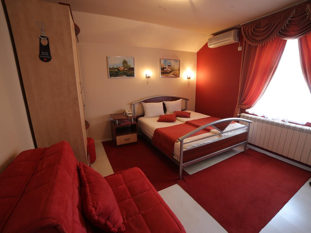Hotel Zeneva كراغوييفاك الغرفة الصورة