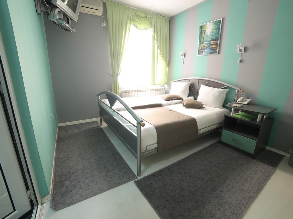 Hotel Zeneva كراغوييفاك الغرفة الصورة