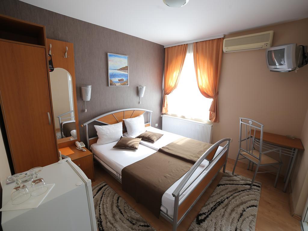Hotel Zeneva كراغوييفاك الغرفة الصورة