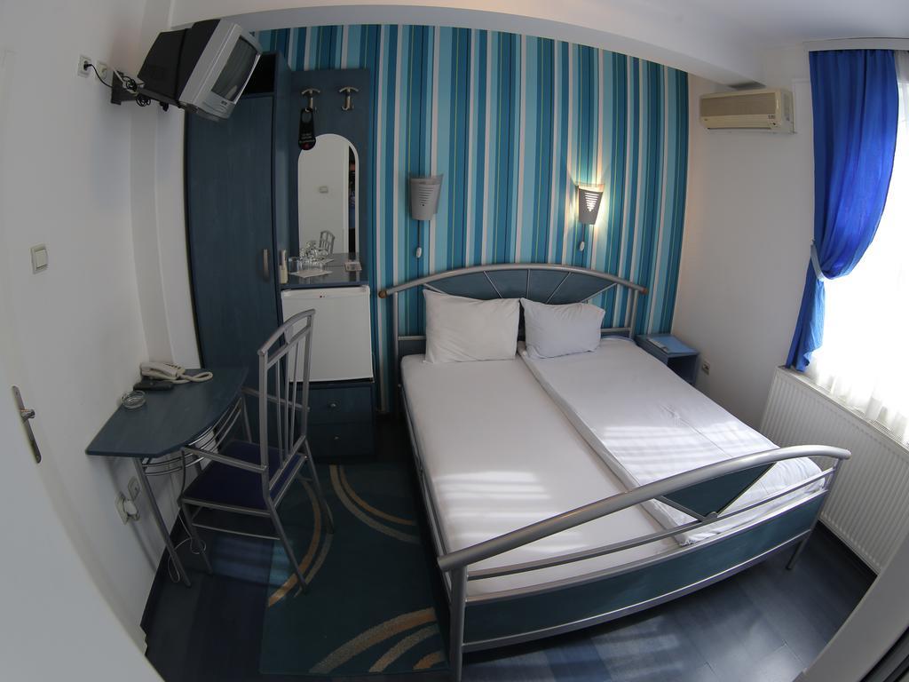 Hotel Zeneva كراغوييفاك الغرفة الصورة