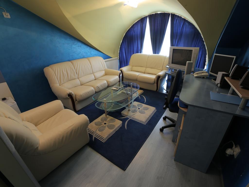 Hotel Zeneva كراغوييفاك الغرفة الصورة
