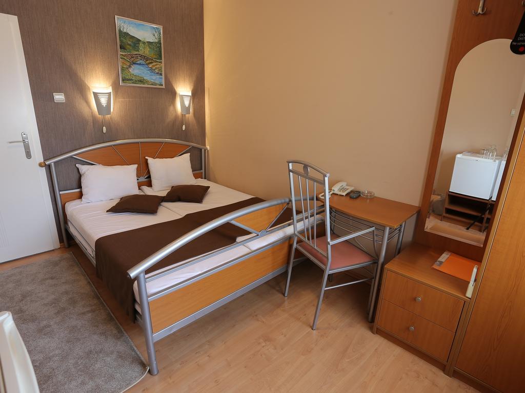 Hotel Zeneva كراغوييفاك المظهر الخارجي الصورة