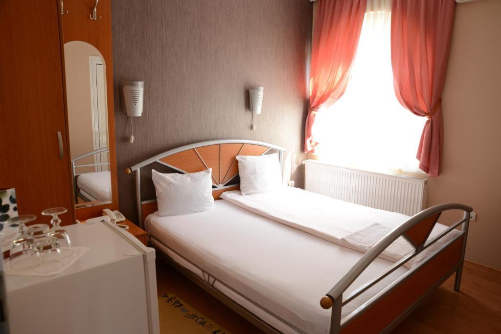 Hotel Zeneva كراغوييفاك الغرفة الصورة