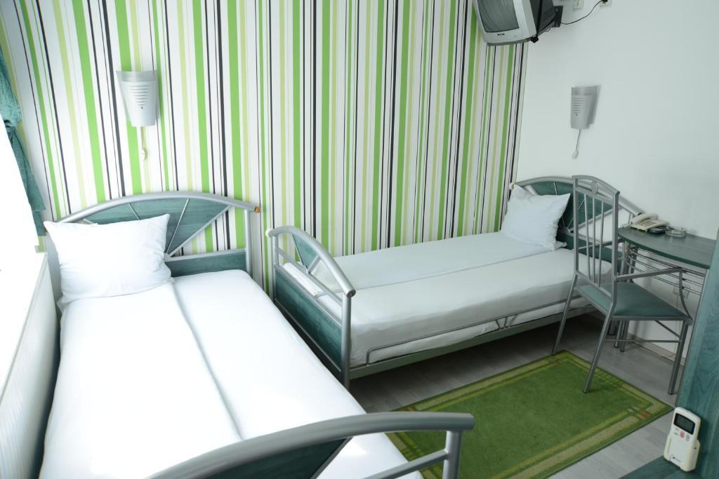 Hotel Zeneva كراغوييفاك الغرفة الصورة