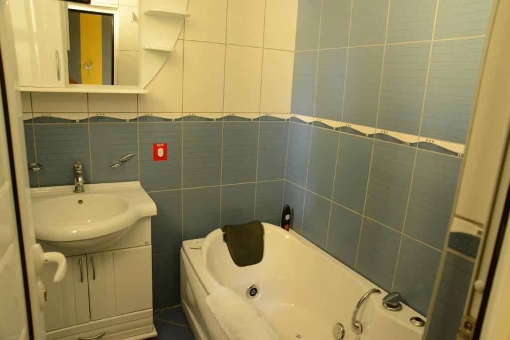 Hotel Zeneva كراغوييفاك الغرفة الصورة